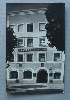 AK Burghausen / 1940-1949 / Gasthof zur Post / Fremdenzimmer / Auto Garage / Hausmeister / Strassenansicht / Foto Karte